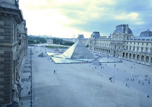 Pyramide du Louvre 1_2389